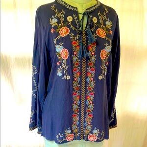 Paparazzi Dove Blue Embroidered Women's Top, sz M